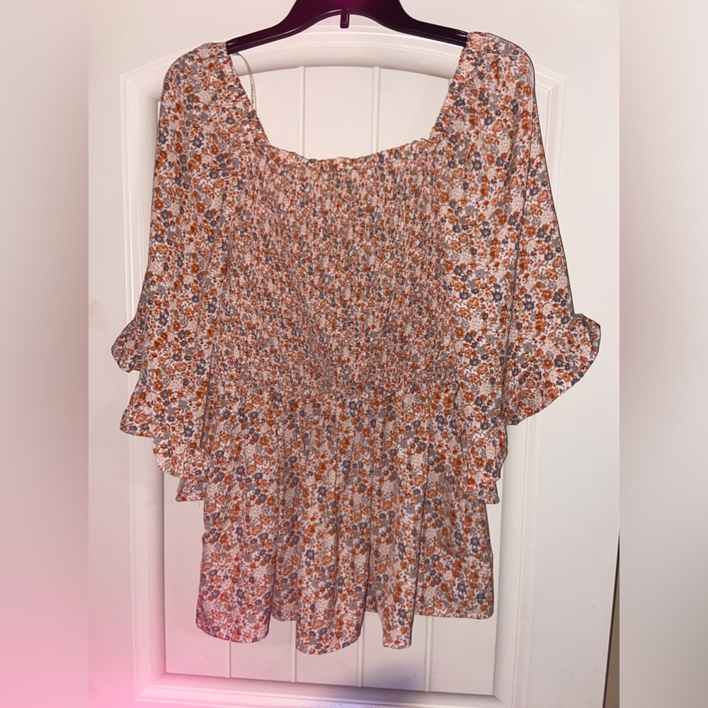 Floral print blouse with ruffle sleeves and elasticated waist - super cute